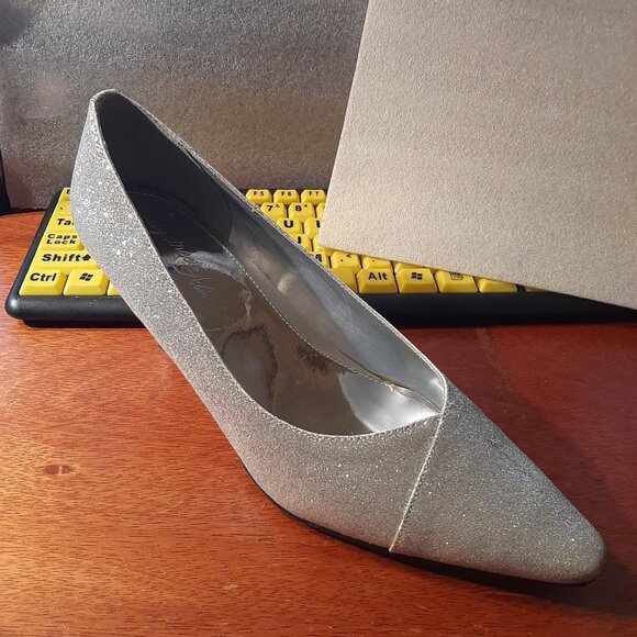 Easy Street Alive5 Dance Flex Silver Glitter pointed Toe Heel Stiletto Sz8.5 PRE - Picture 1 of 7